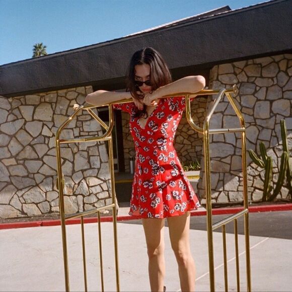 Realisation Par The Ozzie Pansy Mini Dress V-Neck Floral Red Mini - Picture 3 of 11